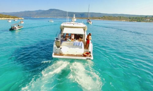 luxurious-yacht-firing-the-engines-in-blue-lagoon-halkidiki